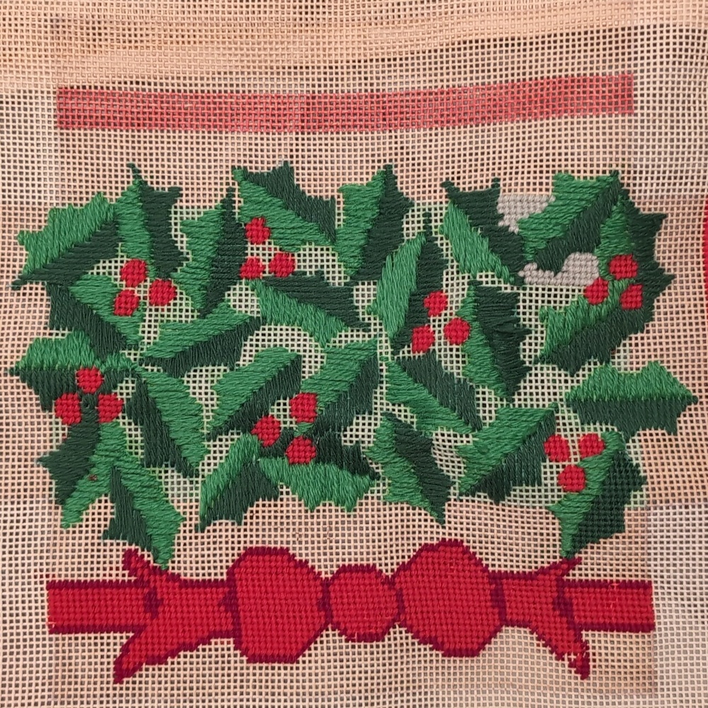 🏵️Festive Needlepoint Canvas with Holly and Bow - Picture 3 of 3
